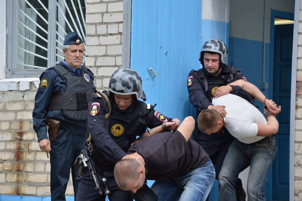 В поселке Мостовском сотрудники вневедомственной охраны по «горячим следам» задержали подозреваемых в краже 10