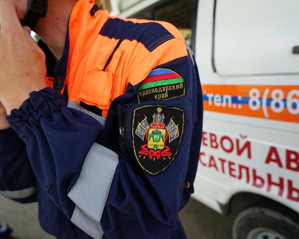 В Мостовском районе псебайские спасатели вынесли из леса 15-летнюю туристку из Москвы 1