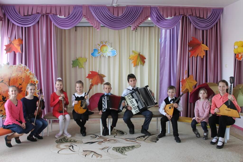 28 ноября в детских садах «Рябинка» и «Колокольчик» прошла музыкально-просветительская программа для дошкольников «Где живут музыкальные звуки». 5