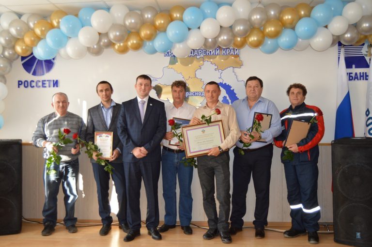 Диспетчера мостовских электрических сетей Александра Федотова наградили в честь профессионального праздника 1