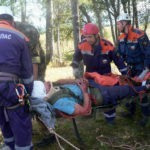 В Мостовском районе парень сорвался в пропасть и упал на выступ в скале 19