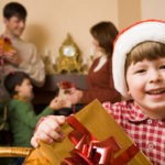 Новогодние подарки детям из малообеспеченных многодетных семей доставят на дом 9