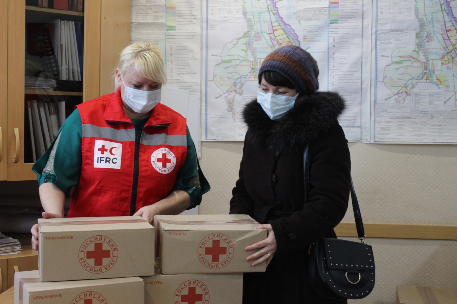 Гуманитарную помощь от Красного Креста получили нуждающиеся жители Мостовского района 1