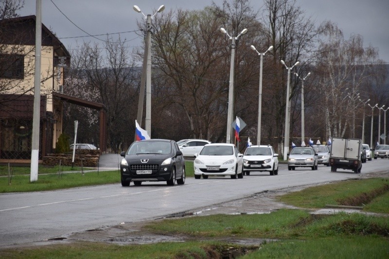 Автопробег, посвященный Дню космонавтики, прошёл в посёлке Мостовском 12 апреля 3