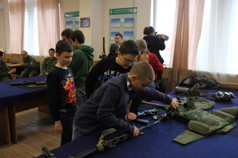 Школьники из Мостовского района побывали в музее пограничных войск города Черкесска 3