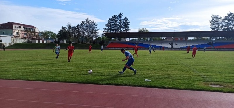 10 мая встретились футбольные команды Мостовского и Выселковского районов 3