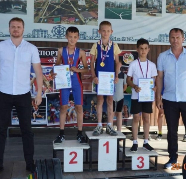 Мостовские тяжелоатлеты привезли медали с первенства Новокубанского района