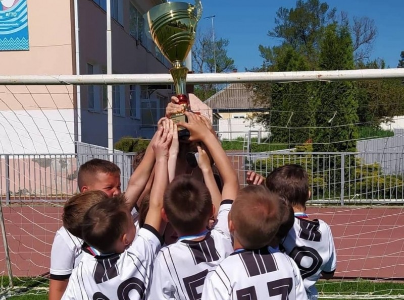 В Мостовском районе депутат поддержал всероссийский фестиваль «Загрузи себя футболом» 3