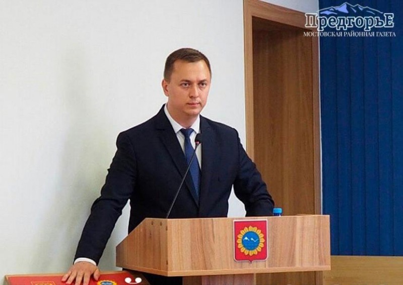 Торжественная церемония вступления Владимира Забураева в должность прошла на заседании сессии Совета муниципалитета 3
