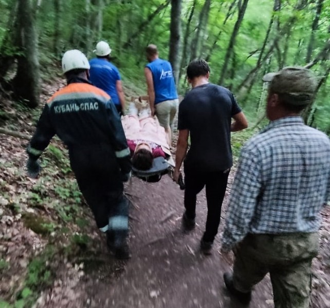 Два туриста, дедушка и его внук, упали с Капустинского водопада в Никитино