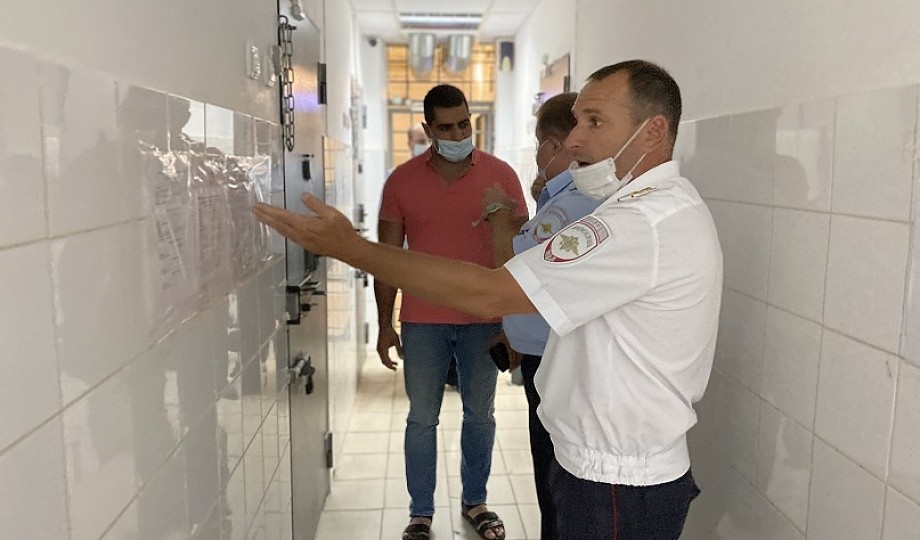 В Мостовском районе в рамках акции «Гражданский мониторинг» общественники проверили работу изолятора временного содержания 1