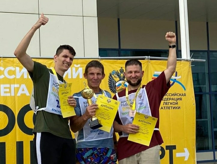 Мостовчание Андрей Асташко занял третье место в «Кроссе нации», состоявшемся накануне Всероссийского дня бега