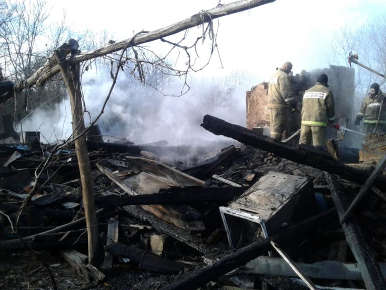 В станице Махошевской 29 ноября полностью сгорел частный дом 1