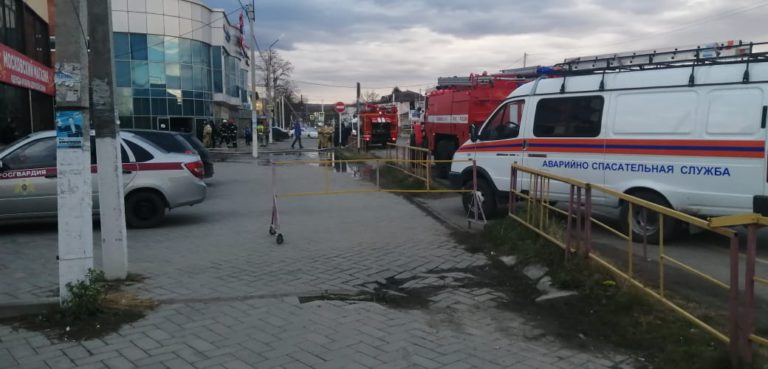 Утром 5 декабря в посёлке Мостовском загорелся склад магазина «Орбита» 1