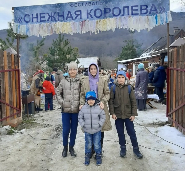 Рождественский фестиваль «Снежная королева» прошёл в посёлке Бурном Мостовского района 7 января