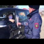 В преддверии праздника 8 марта сотрудниками Госавтоинспекции Мостовского района совместно с общественниками провели акцию 