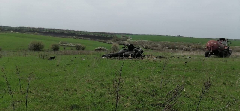 В Мостовском районе разбился вертолет Ми-2