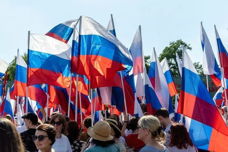 В Краснодаре прошел митинг в поддержку Вооруженных сил России и решений президента Владимир Путина