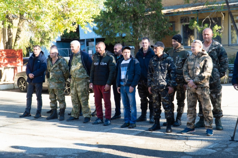 Из Лабинска утром 19 октября от военкомата отправилась очередная группа мобилизованных из Мостовского и Лабинского районов