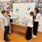 Школьники посёлка Мостовского учатся правильно утилизировать канцелярские принадлежности 5