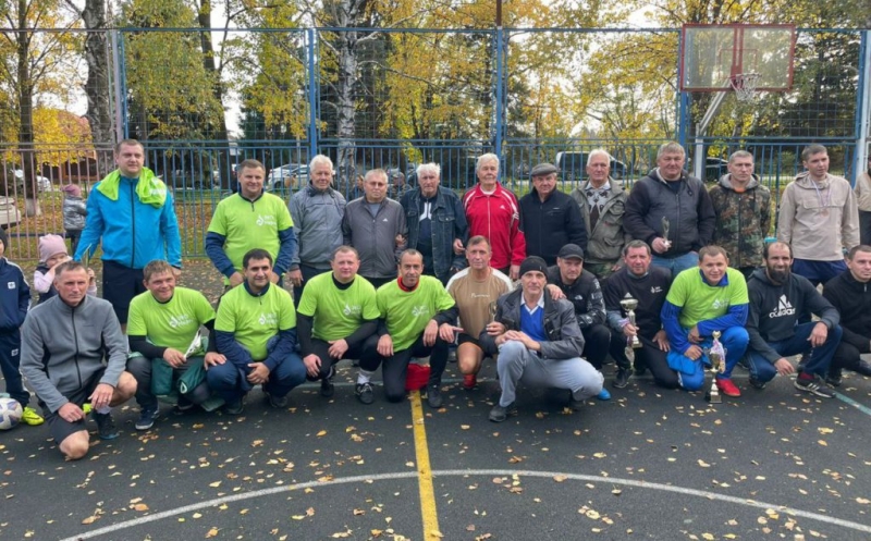 Ветераны футбола боролись за кубок Шовгенова