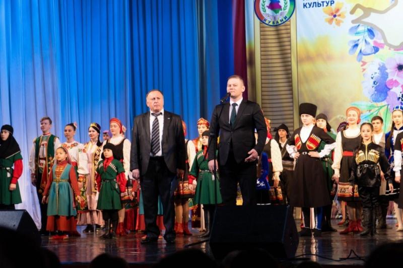Девятнадцатый раз краевой фестиваль национально-культурных объединений «Венок дружбы народов Кубани» прошёл в Краснодаре