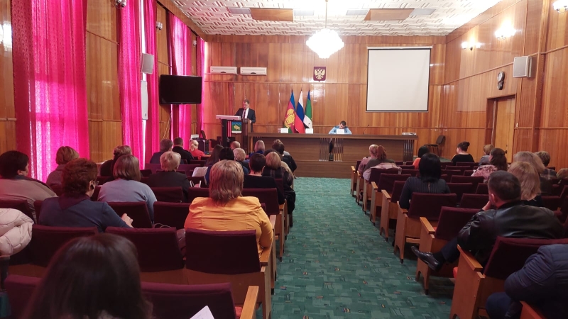 В администрации Мостовского района проведено расширенное заседание комиссии по делам несовершеннолетних и защите их прав при администрации муниципалитета