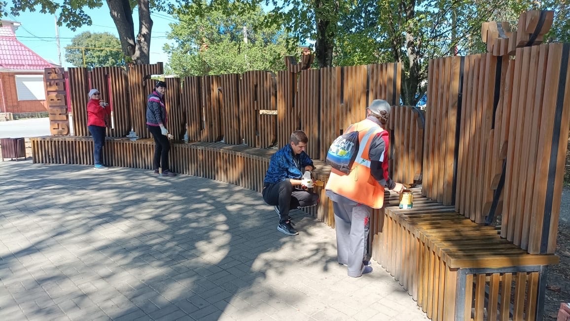 В посёлке Мостовском продолжается наведение санитарного порядка 13