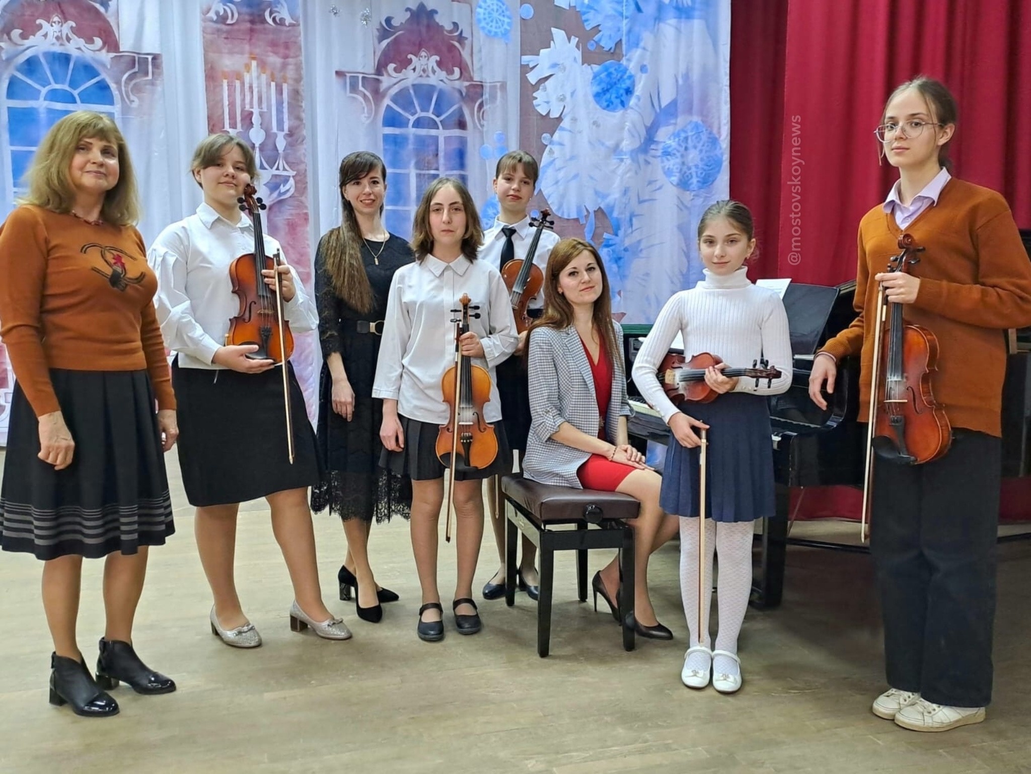 В Мостовской детской школе искусств прошел внутришкольный этап краевого конкурса исполнительского мастерства по струнным инструментам. 37