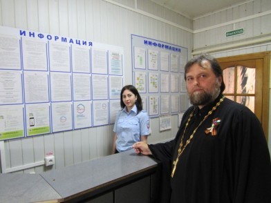 Общественники посетили с проверкой Отдел МВД России по Мостовскому району 9