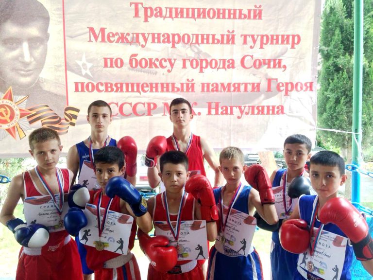 Четыре золота и четыре серебра завоевали воспитанники спортшколы «Юность» на международном турнире по боксу 1
