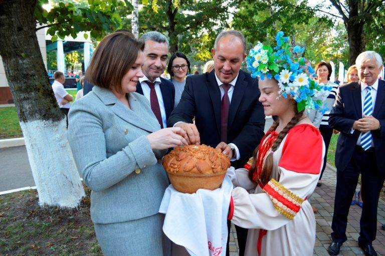 В Мостовском народ гулял, праздник весело справлял