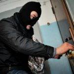 Полицейские Мостовского района по горячим следам задержали подозреваемого в краже 2